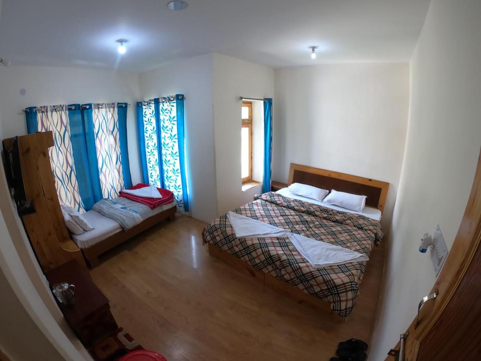 Lhachik Guest House Лех Номер фото